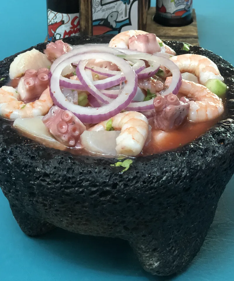 Aguachile El General — molcajete con pulpo, callo y camarón