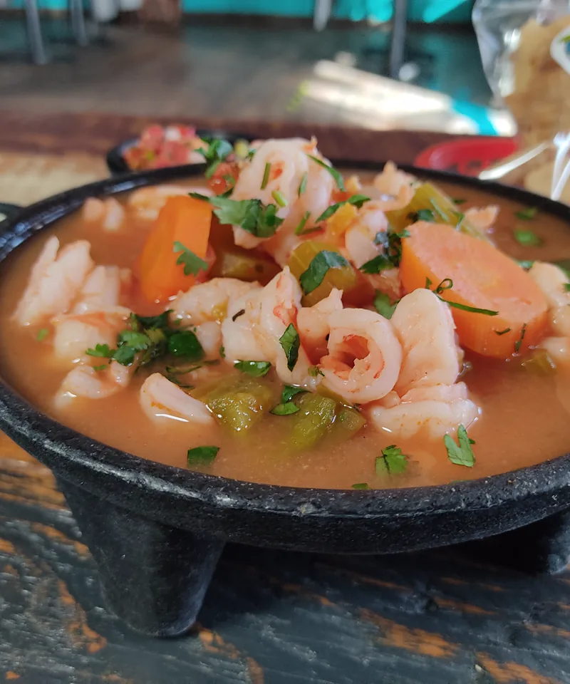 Caldo de camarón de la casa